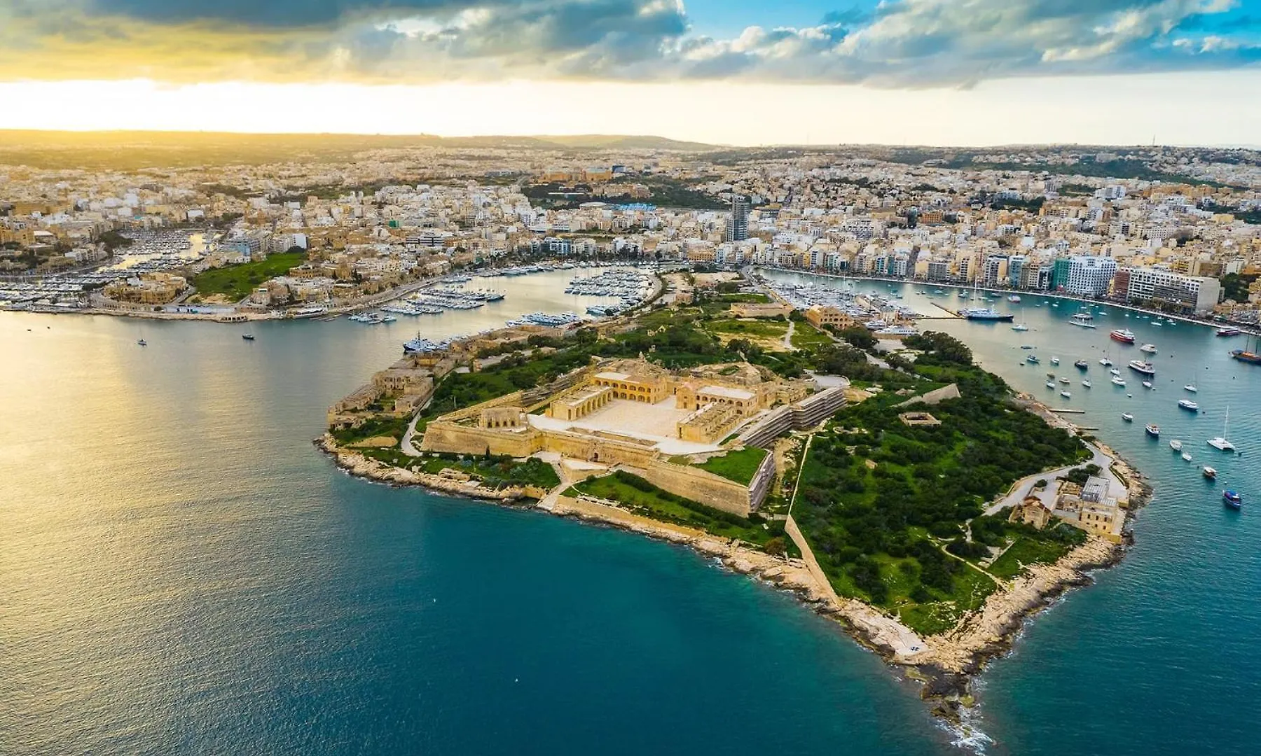 A Lovely 3 Bedroom, 3 Baths Home In The Centre Of Gzira By 360 Estates Malta