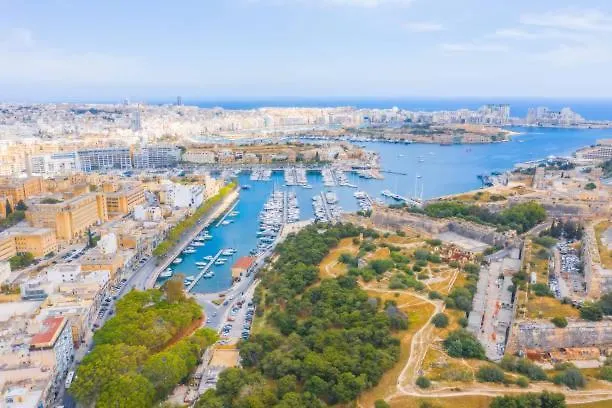 A Lovely 3 Bedroom, 3 Baths Home In The Centre Of Gzira By 360 Estates Apartment